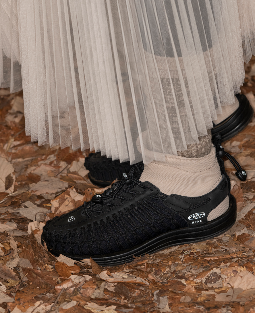 Women's UNEEK High Top x HYKE | HYKE Black - Image 9